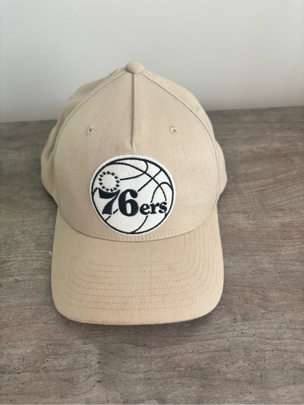 Mitchell & Ness Beige 76ers Basketball Cap